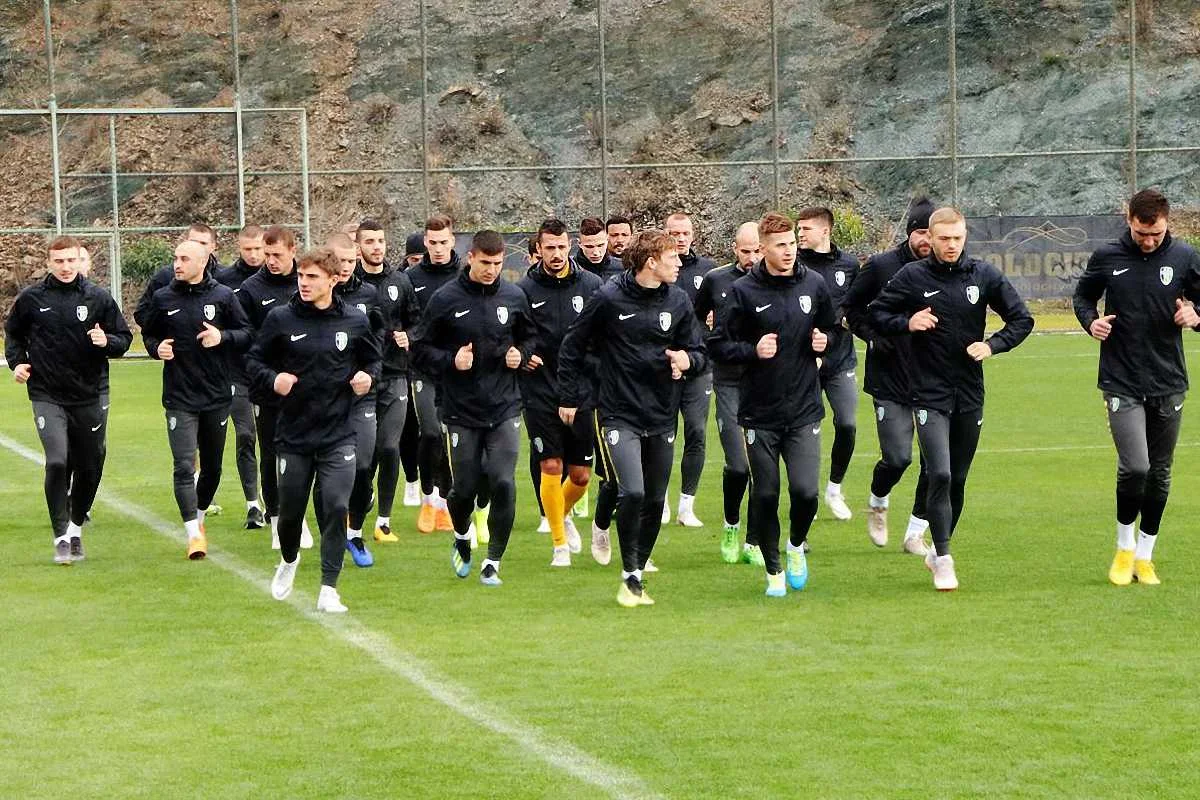 Александрия взяла на сбор двух легионеров