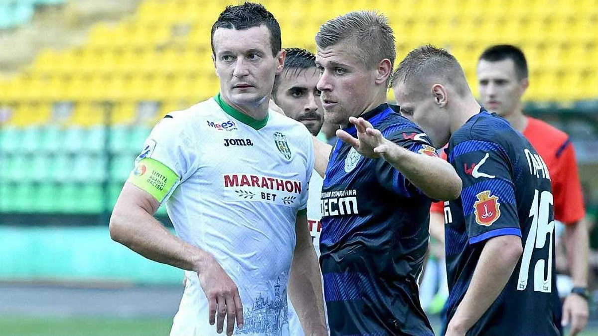 Артем Федецький (зліва) / фото: ФК Карпати