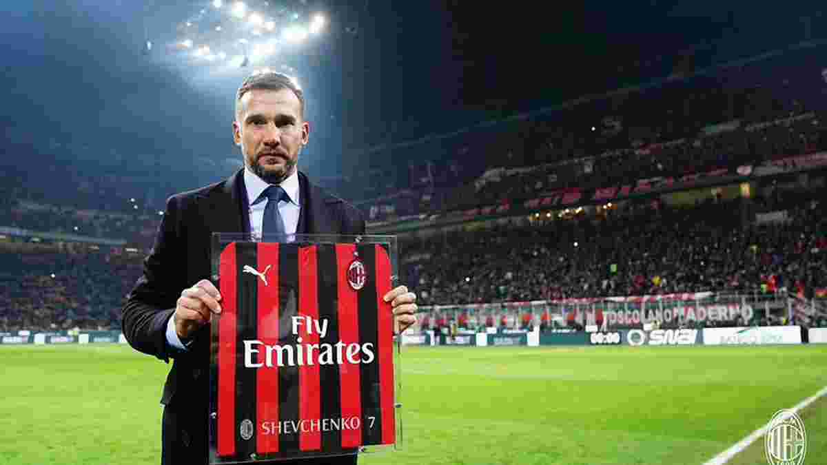 Шевченко получил памятную футболку Милана и "зажег" на Сан-Сиро перед матчем с Наполи