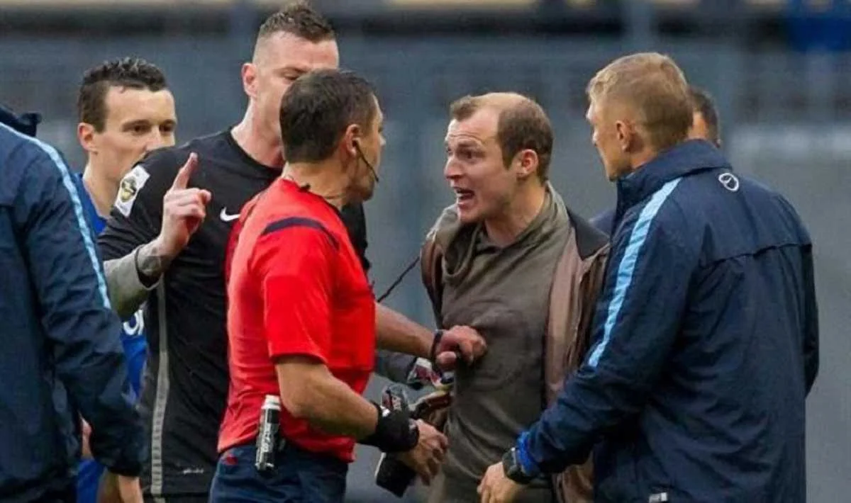 Зозуля проти арбітрів / Фото С. Ведмідь