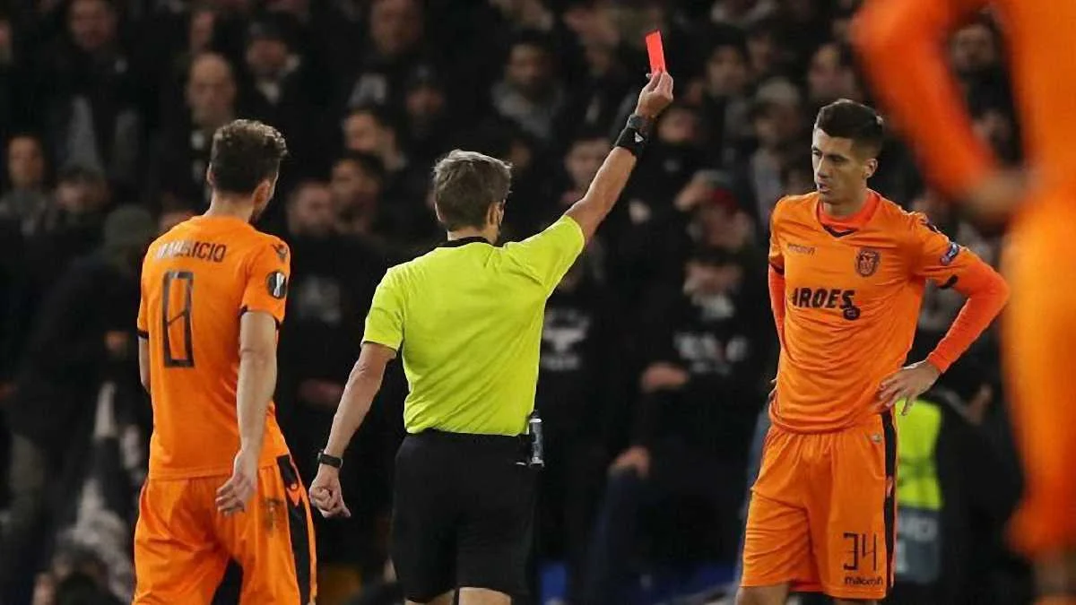 Червона картка для Євгена Хачеріді