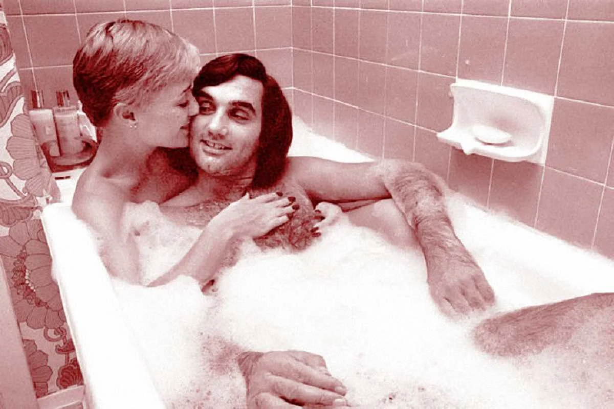 Джордж Бест в обіймах коханої