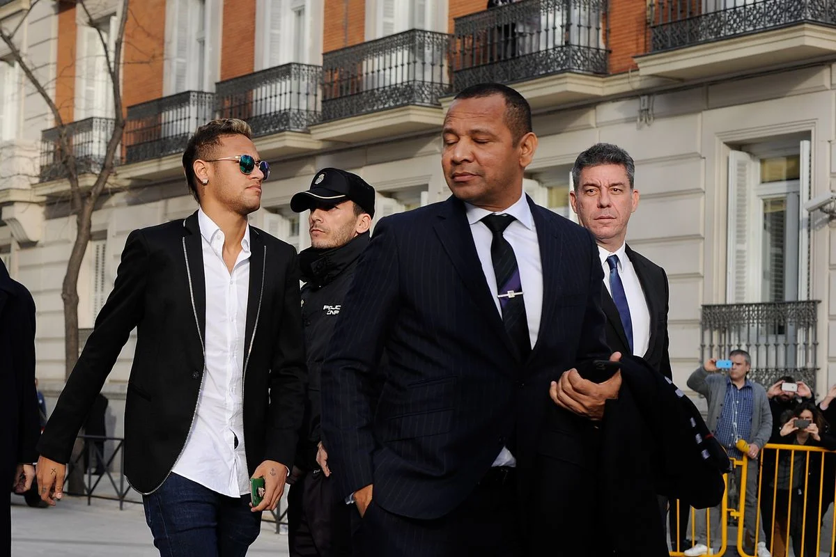 Неймар с отцом / Фото José A. García