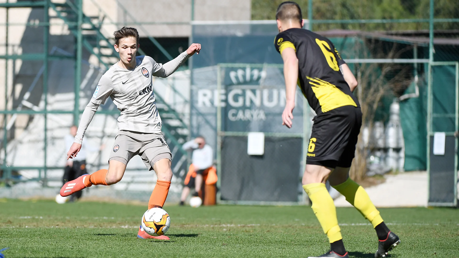 Данило Сікан (ліворуч) / ФК Шахтар