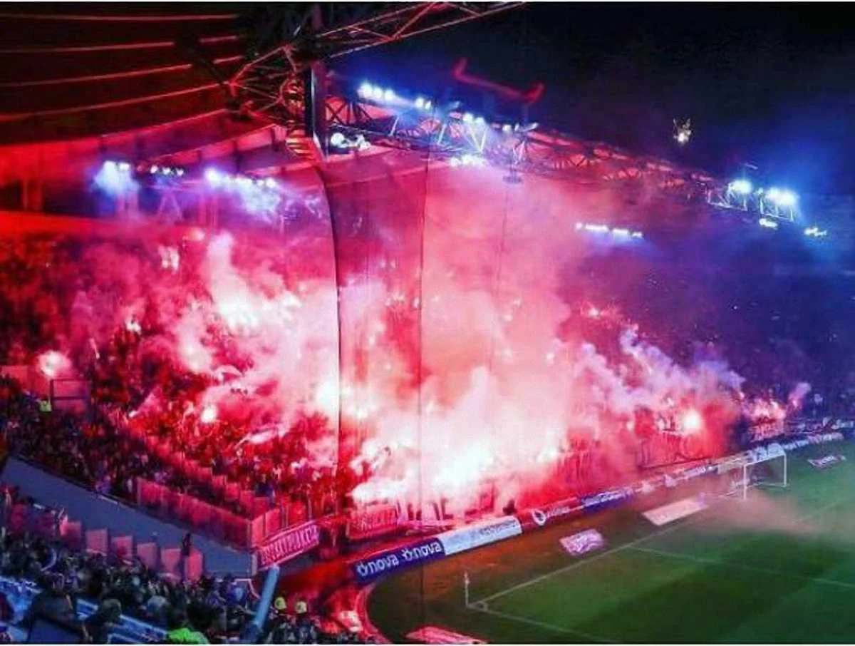 Ультрас Олімпіакоса Gate 7 / Pyromaniacs