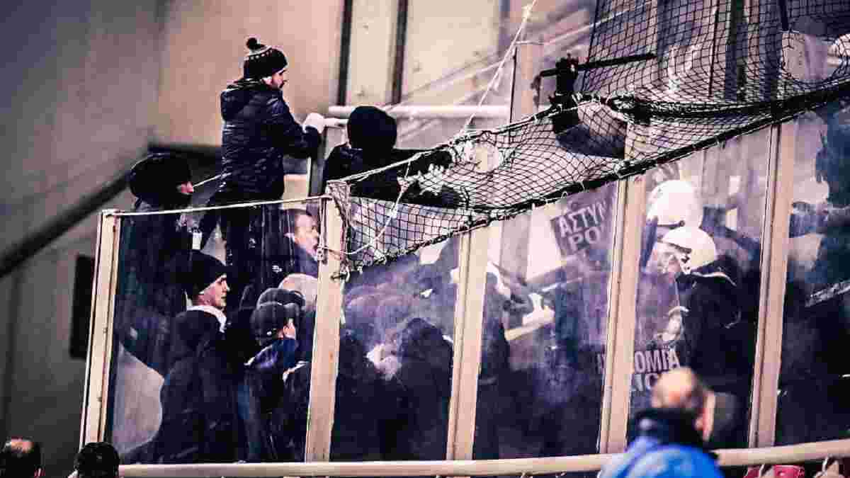 Трое болельщиков Динамо получили травмы после столкновения с греческой полицией
