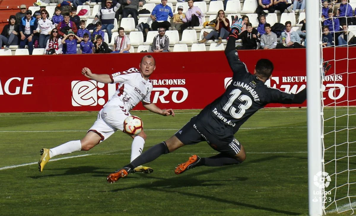 Роман Зозуля в матче Альбасете – Овьедо: тот самый скандальный голевой эпизод