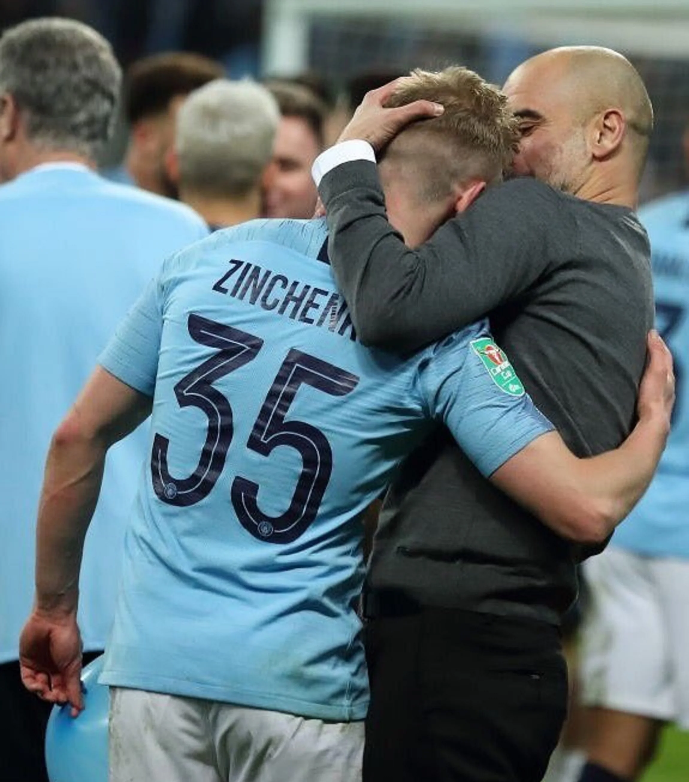 Зинченко и Стерлинг празднуют триумф на Уэмбли