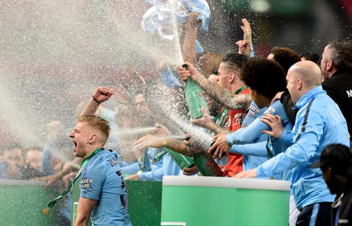 Олександр Зінченко (ліворуч) став потрібен Гвардіолі в Манчестер Сіті