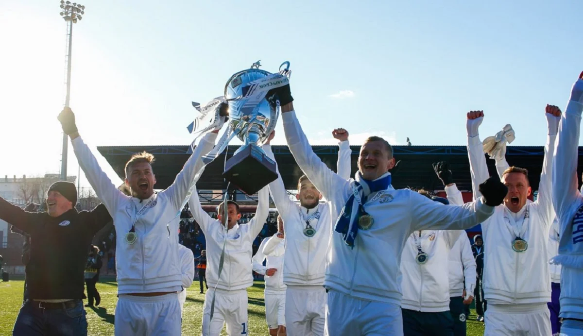 Мілевський (ліворуч) з Суперкубком Білорусі / Динамо Брест