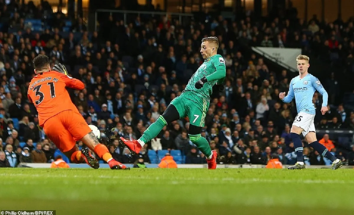 Зинченко не уследил за Деулофеу / REX