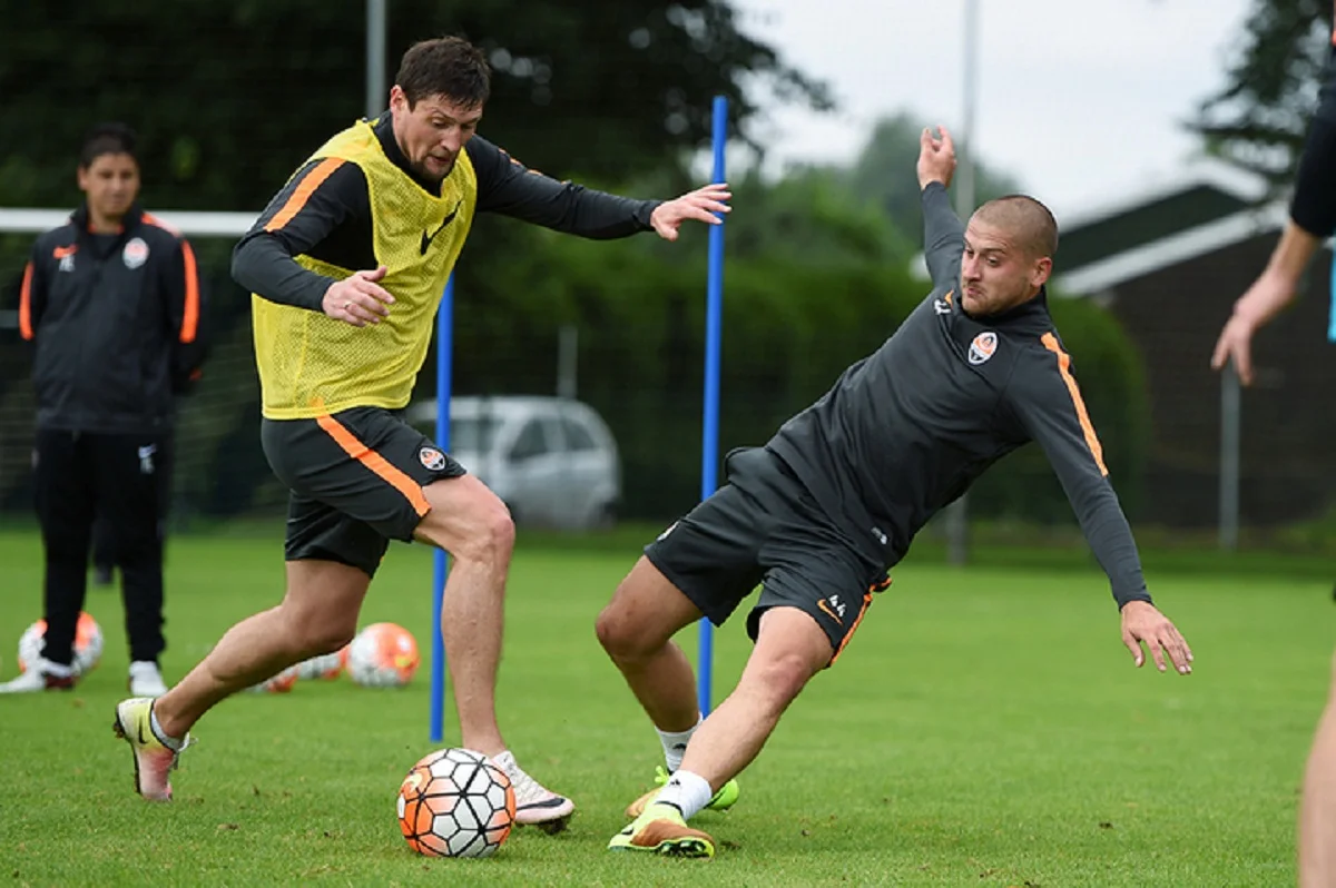 Евгений Селезнев и Ярослав Ракицкий / фото: ФК Шахтер
