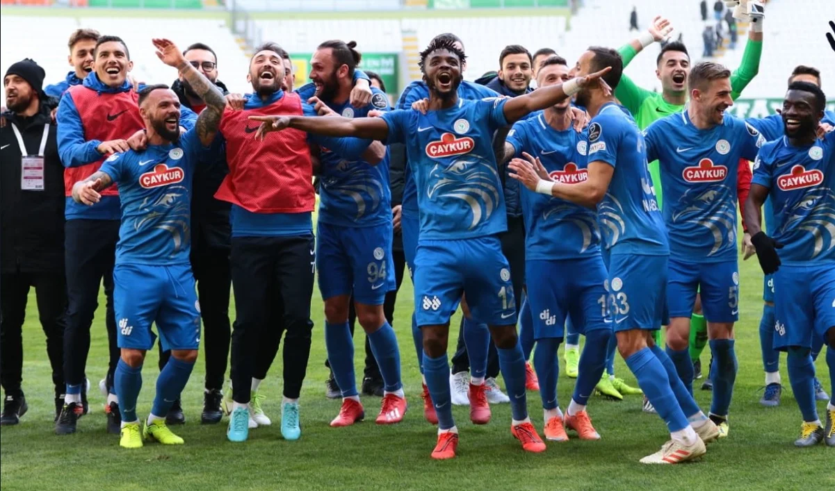 Різеспор святкує перемогу / ФК Різеспор