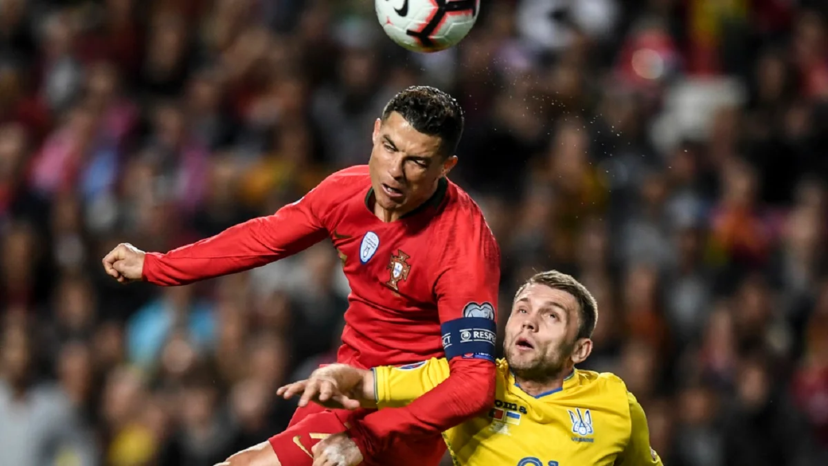 Роналду против Караваева / УЕФА