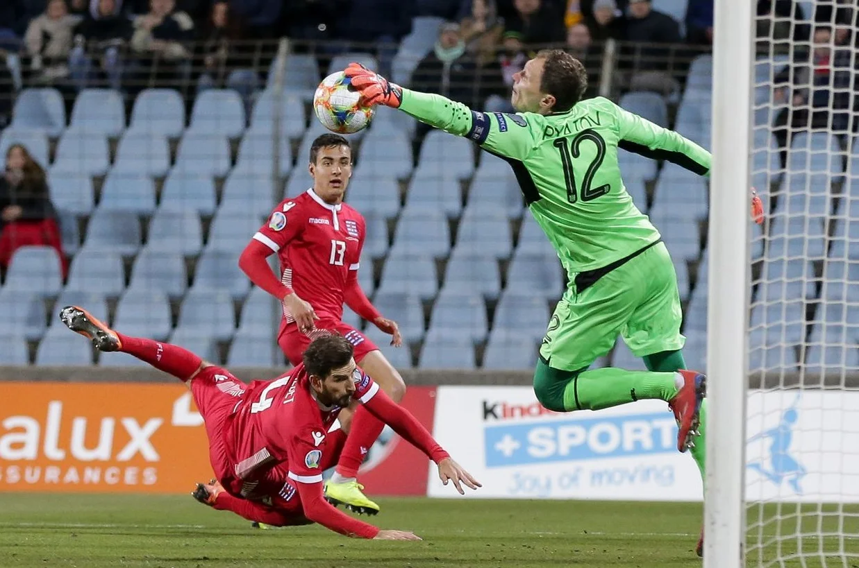 Андрей Пятов делает сейв против Люксембурга / wort.lu