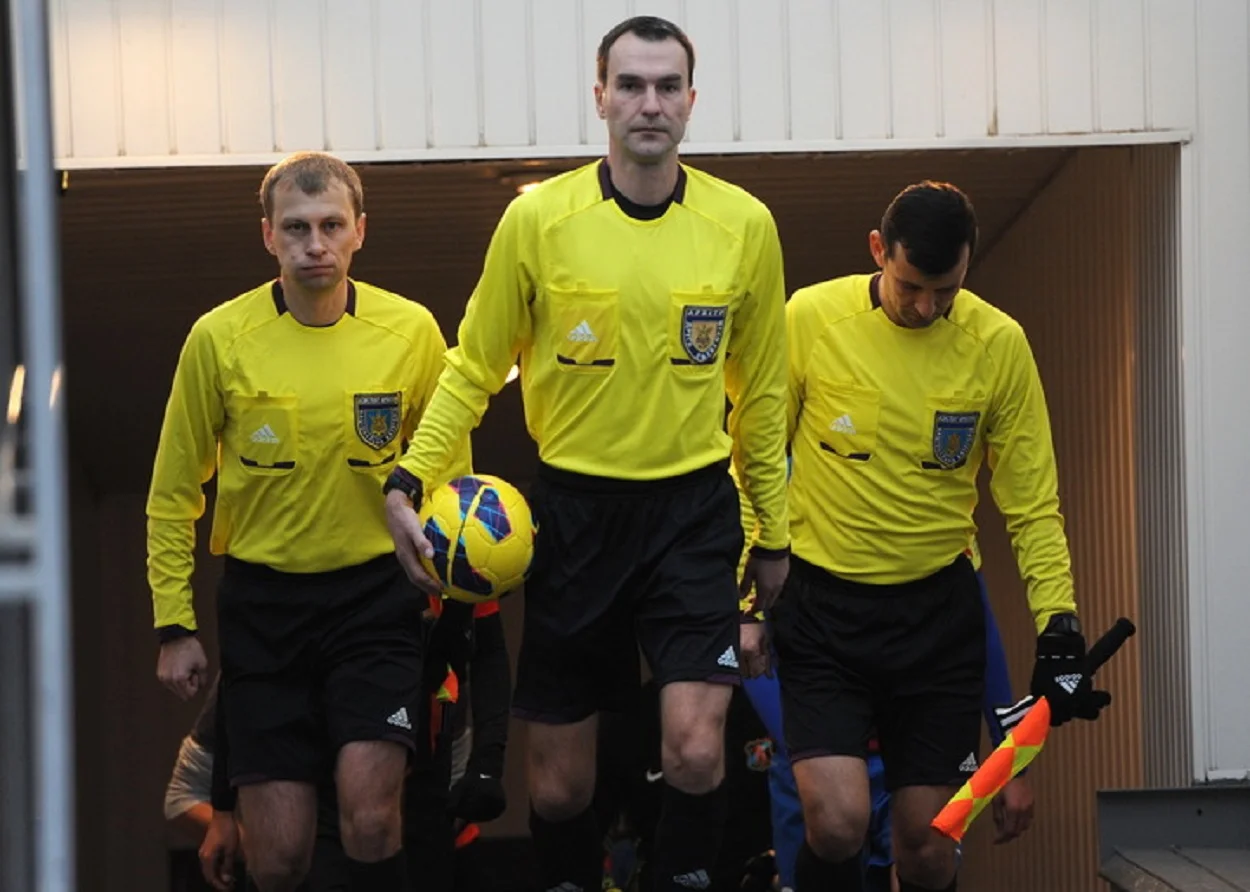 Бригада арбітрів на чолі з Козиряцьким