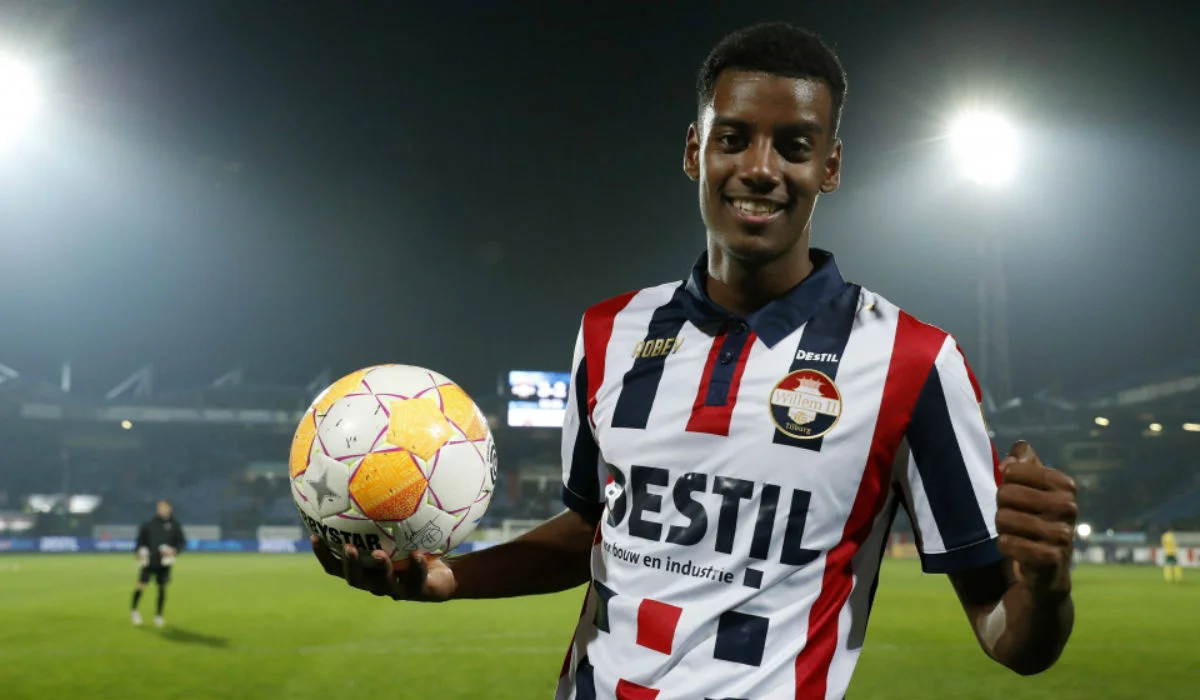 Александр Исак