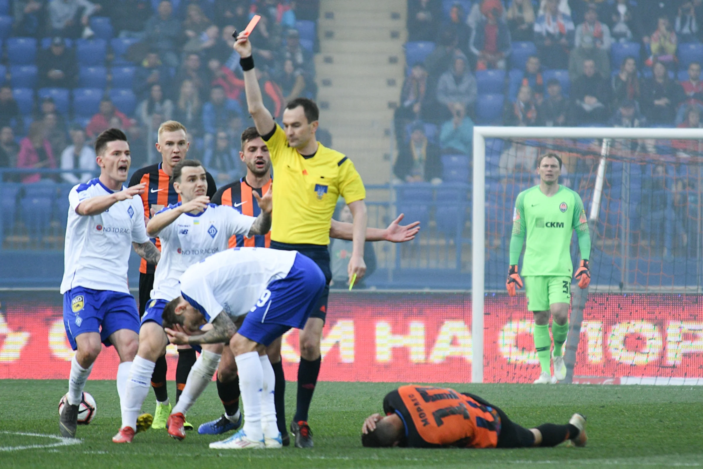 Гармаш снова получил красную