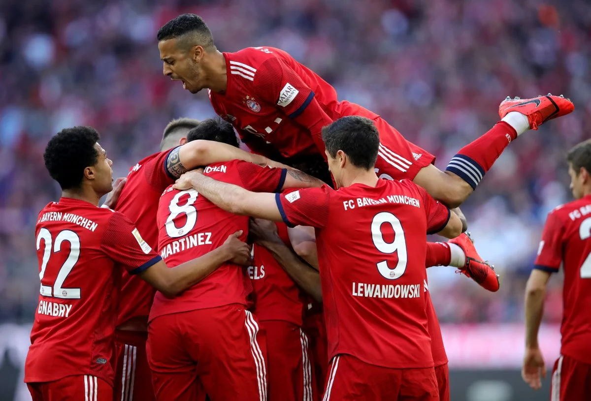 Баварія святкує побиття Борусії Д / FCB