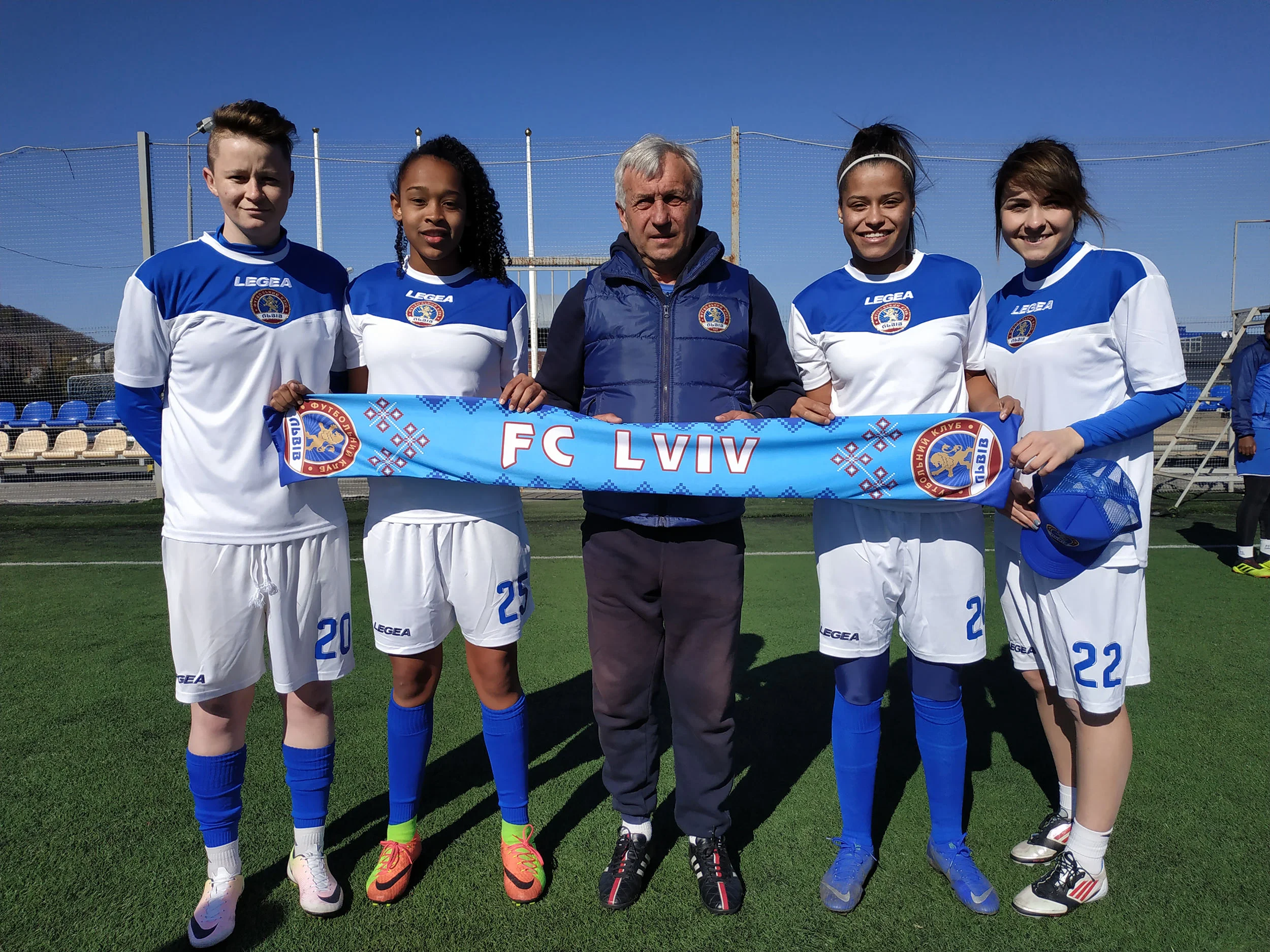 Львов усилился футболистками