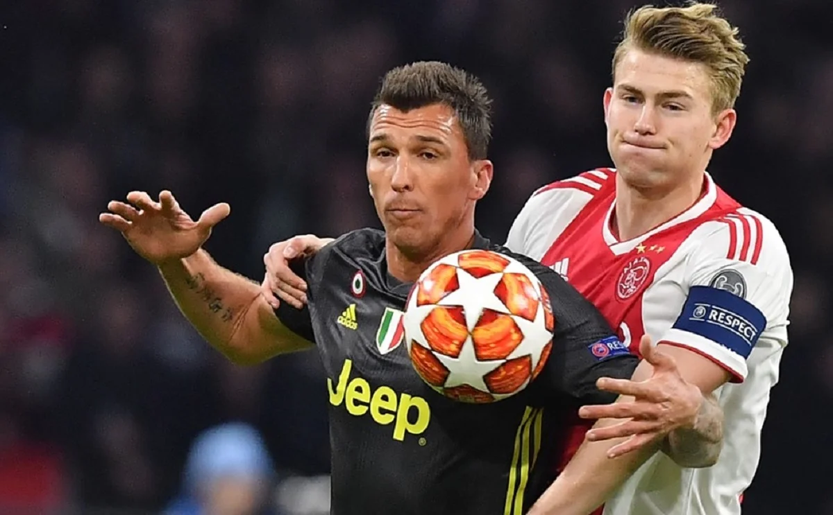 Маттейс Де Лигт против Манджукича / Соцсети