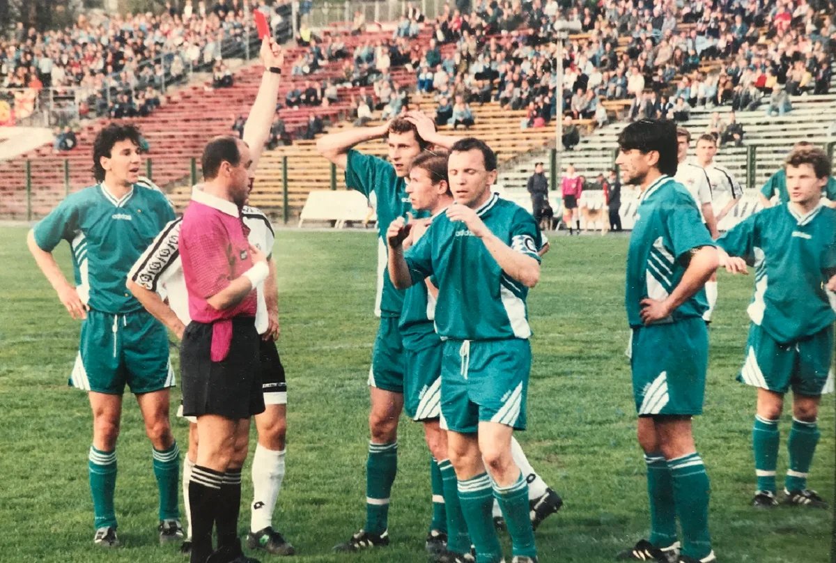 Петро Русак у гарячій компанії, яка охолола тільки після червоної картки