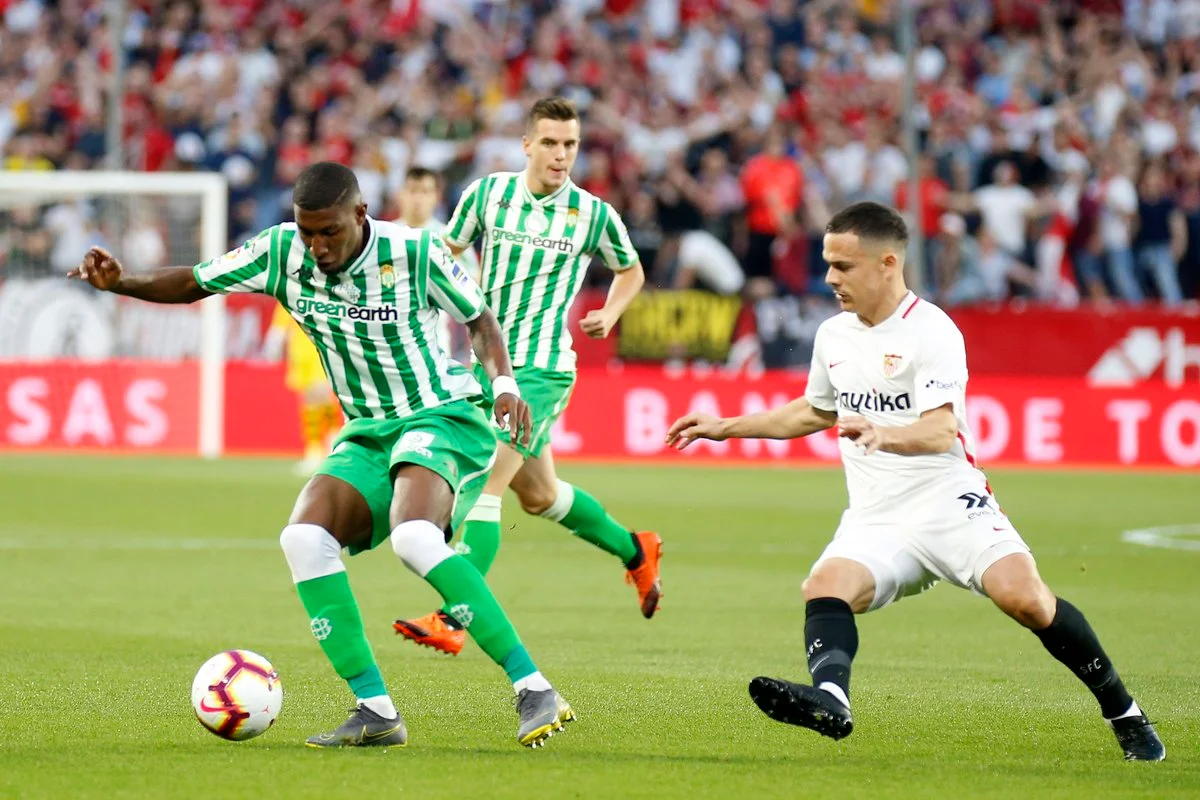 Севилья победила Бетис, Алавес благодаря автоголу уступил Эспаньолу: 32-й тур Примеры, матчи субботы