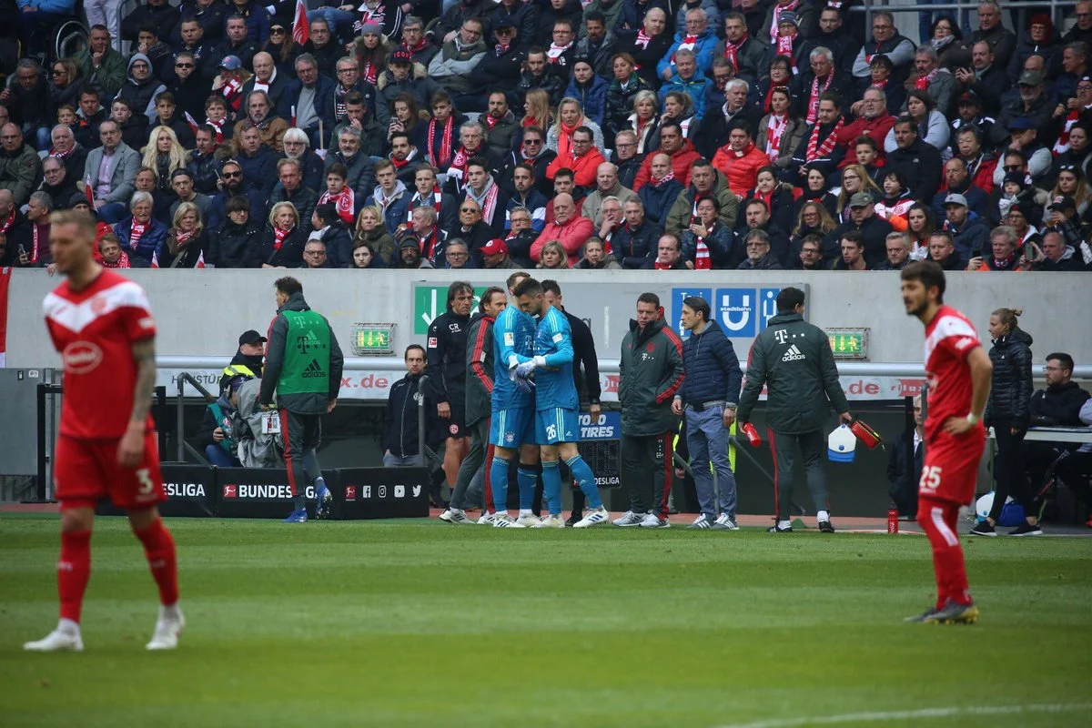 Ульрайх змінює Нойєра / твіттер Баварії