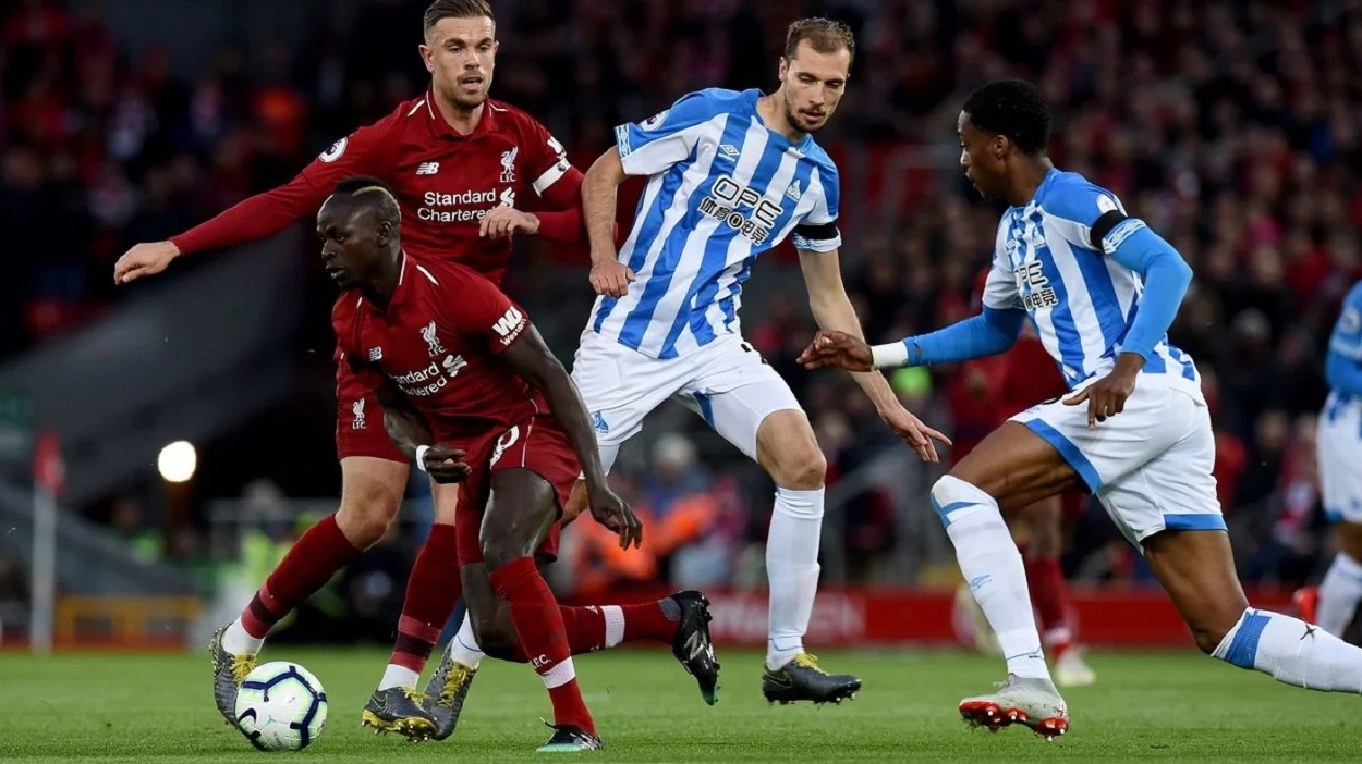 Ливерпуль разгромил Хаддерсфилд и возглавил турнирную таблицу АПЛ