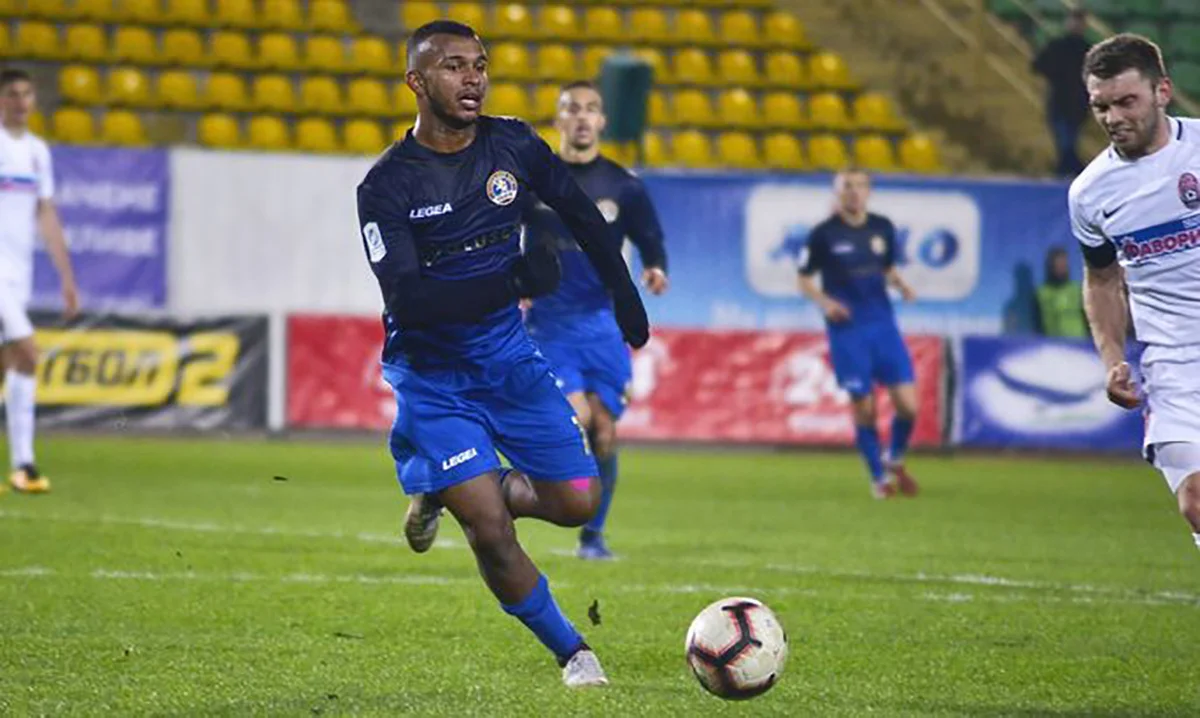 Липе Велозу / UA-Football