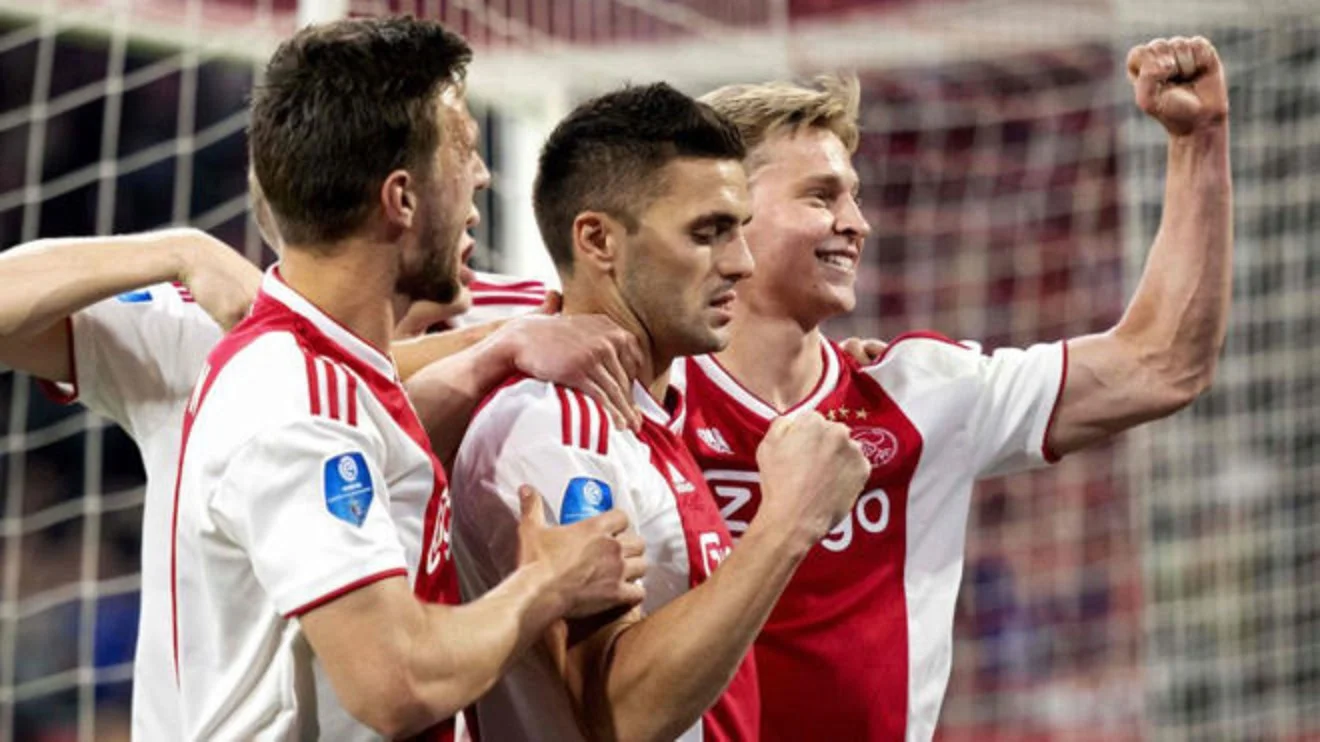 Аякс полює на требл