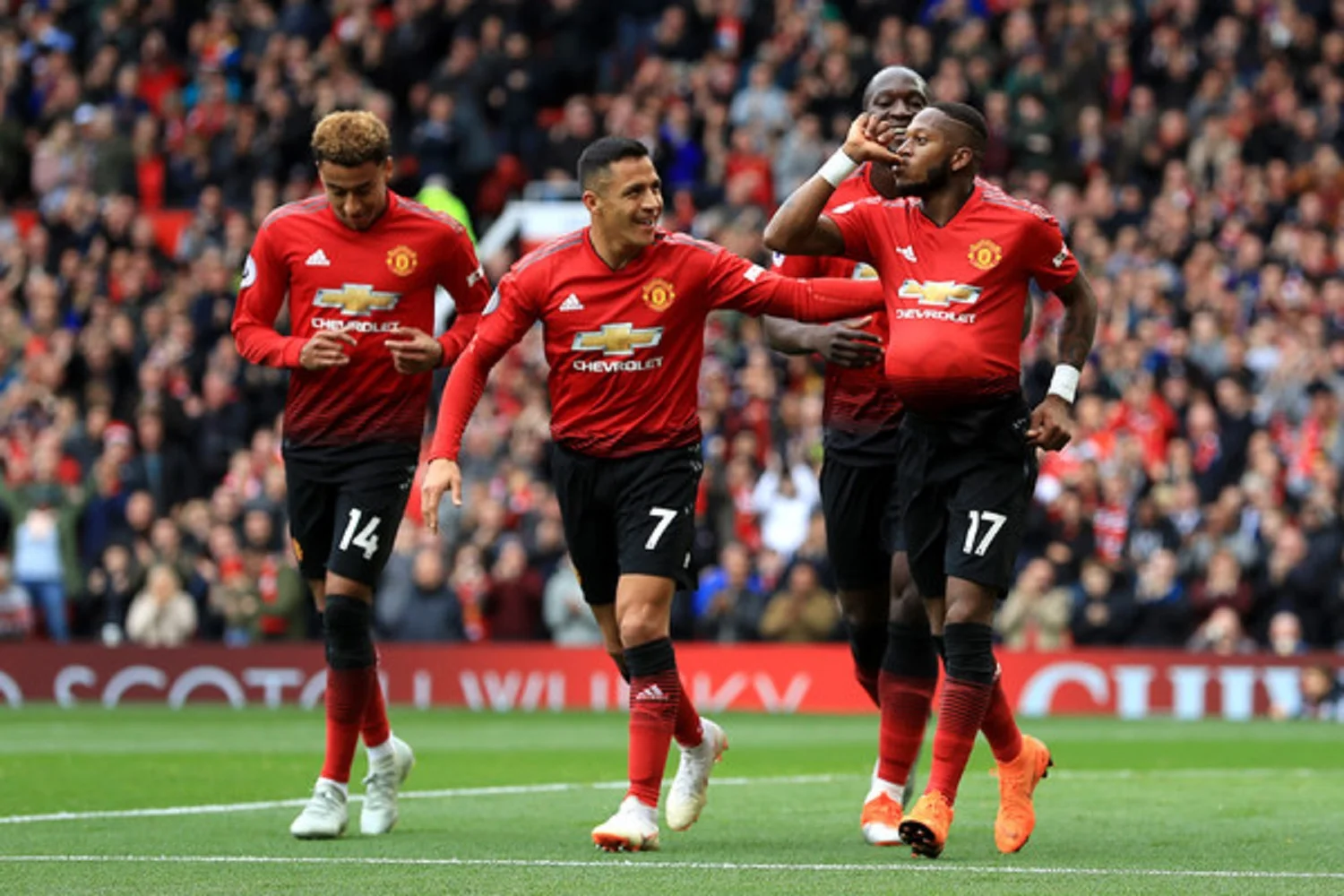 Алексис Санчес и Фред попали в сборную худших игроков сезона / Фото Zimbio