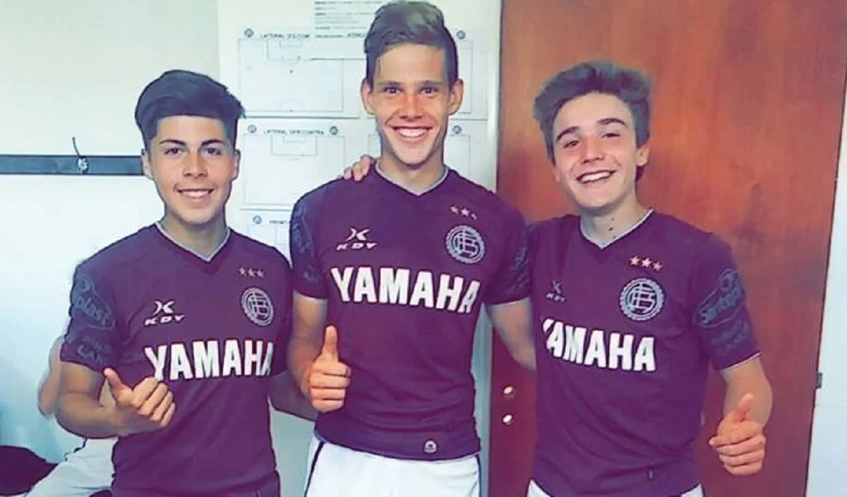 Річард Лазарєв (у центрі)