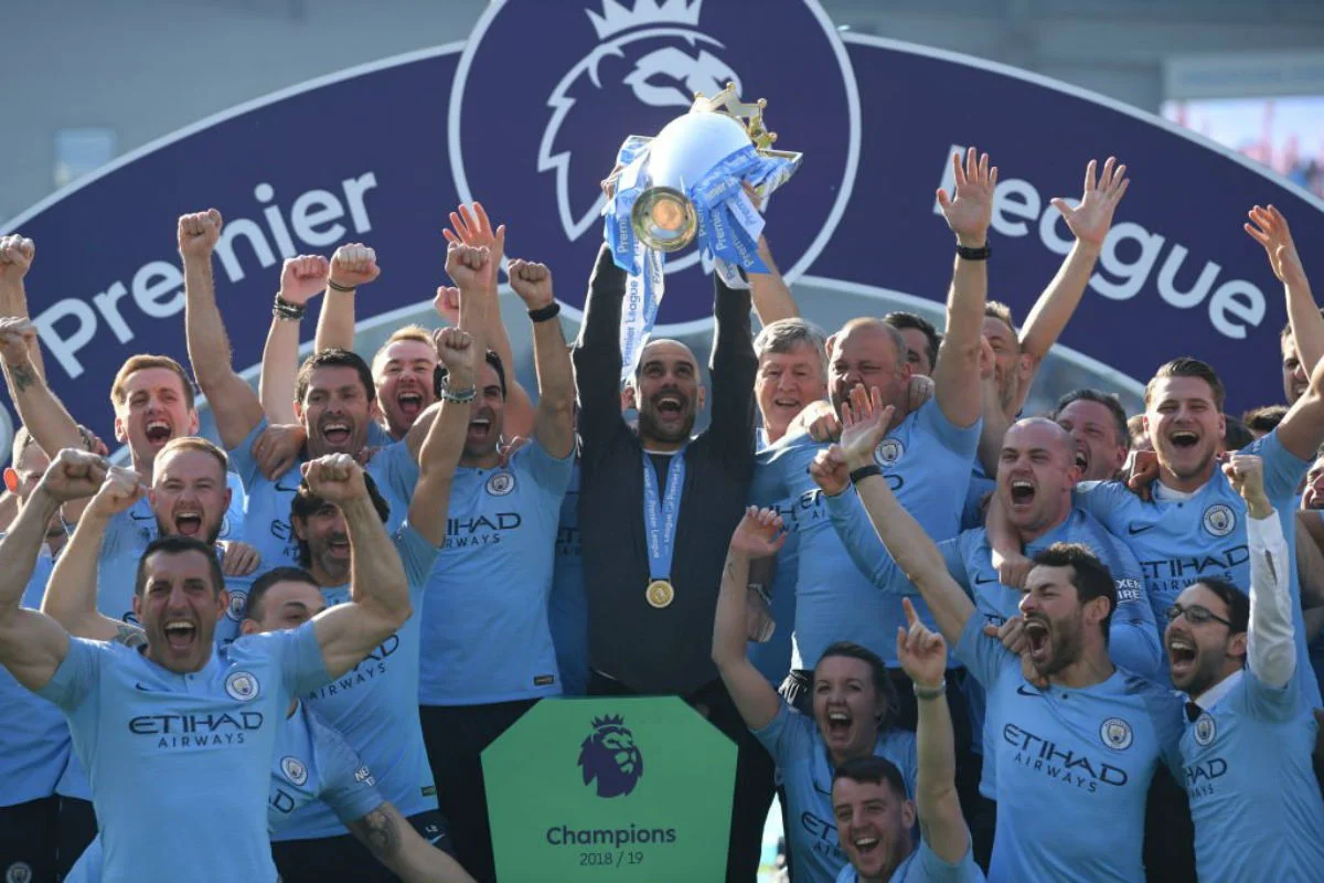 Хосеп Гвардіола (по центру) / ФК Манчестер Сіті