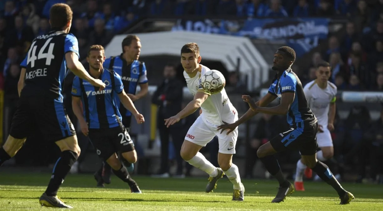 Маліновський в оточенні суперників / Генк