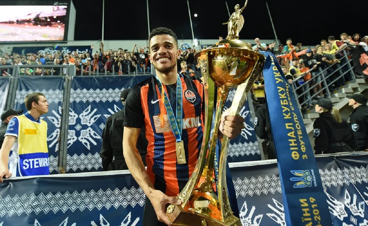 Тайсон із Кубком України-2019 / Фото ФК Шахтар