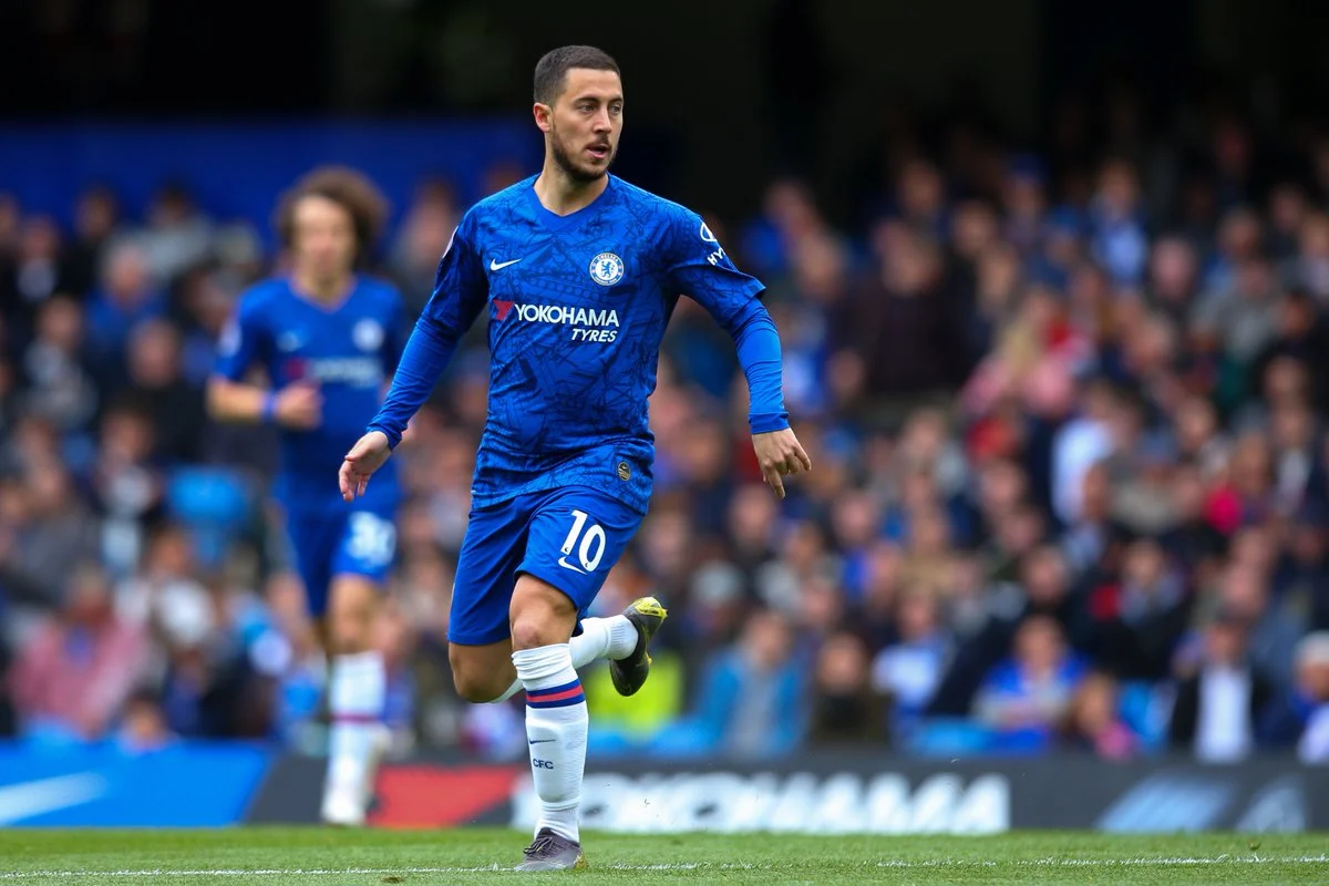 Фото к новости: З теплої ванни у холодний душ: чому продаж Азара у Реал може піти на користь Челсі, але не самому бельгійцю