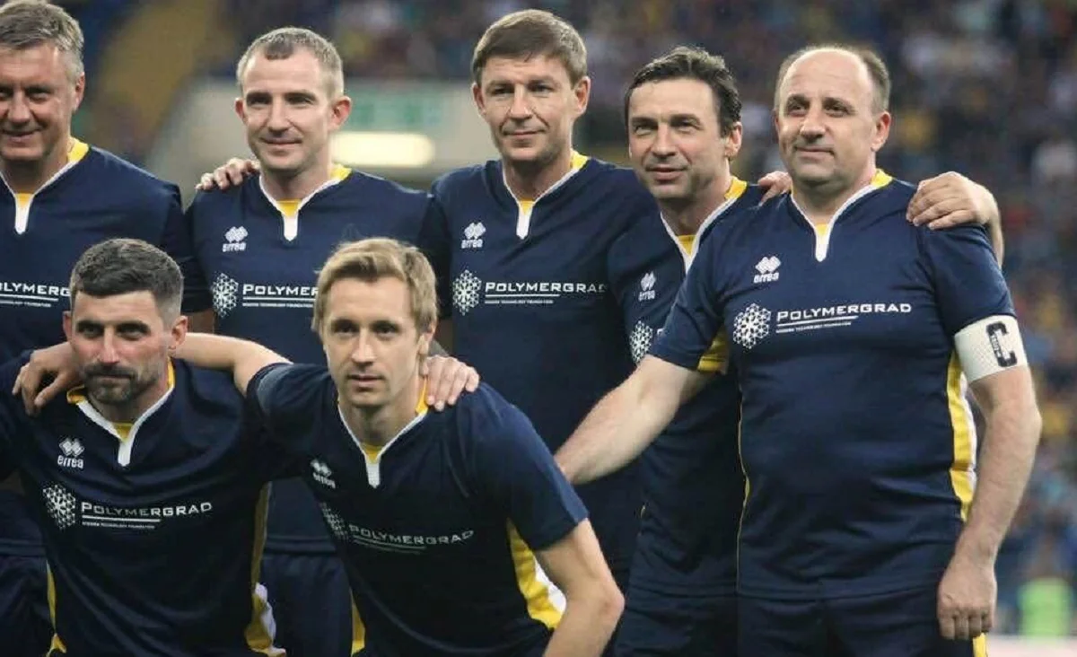 Сергій Чуйченко (крайній праворуч)