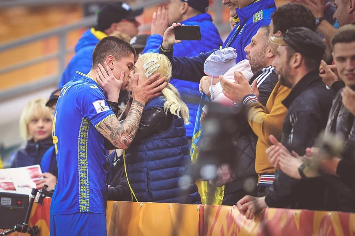 Україна – США, матч 25 травня 2019 – Попов забиває гол і отримує поцілунок на ЧС-2019 U-20 /фото Krzysztof Dzierżawa