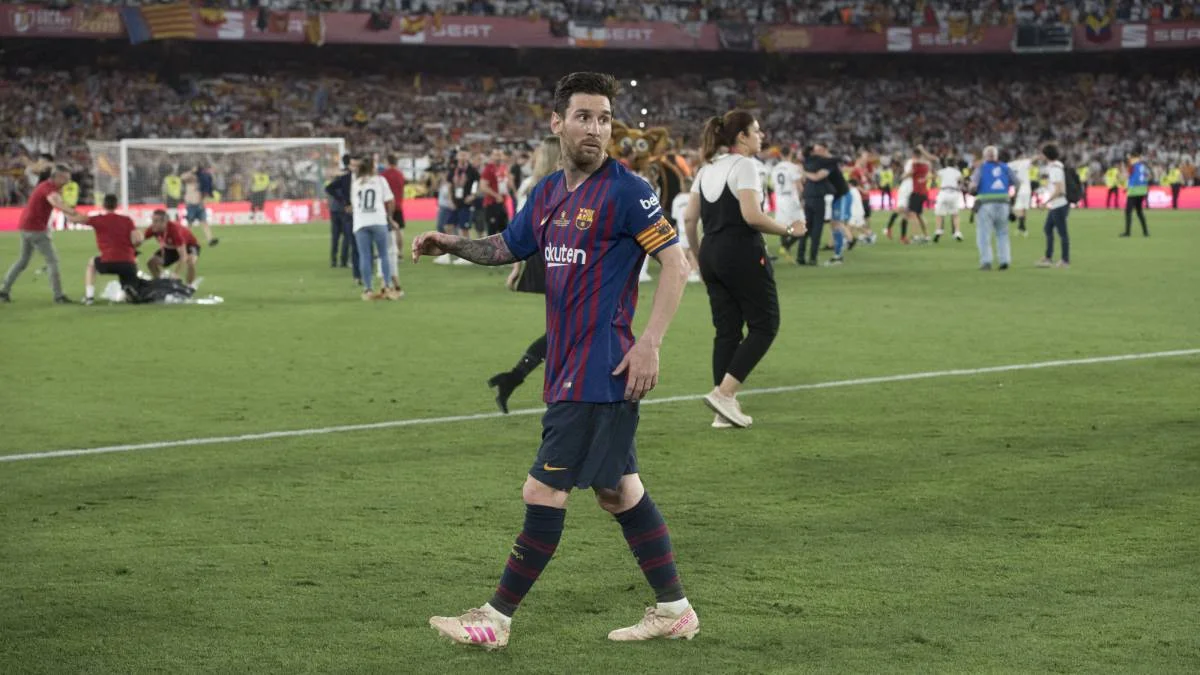 Мессі знову залишився один