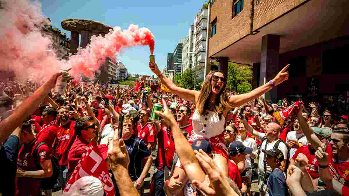 Тоттенхэм – Ливерпуль: 50 тысяч фанатов мерсисайдцев взорвали Мадрид исполнением песни YNWA – впечатляющее зрелище