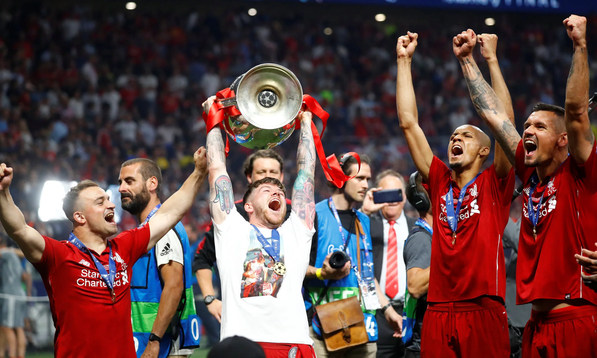 Альберто Морено с кубком ЛЧ / Marca