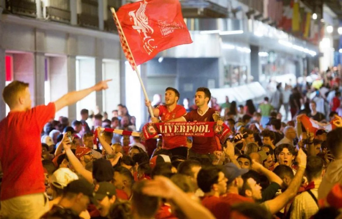 Фанати Ліверпуля святкують перемогу
