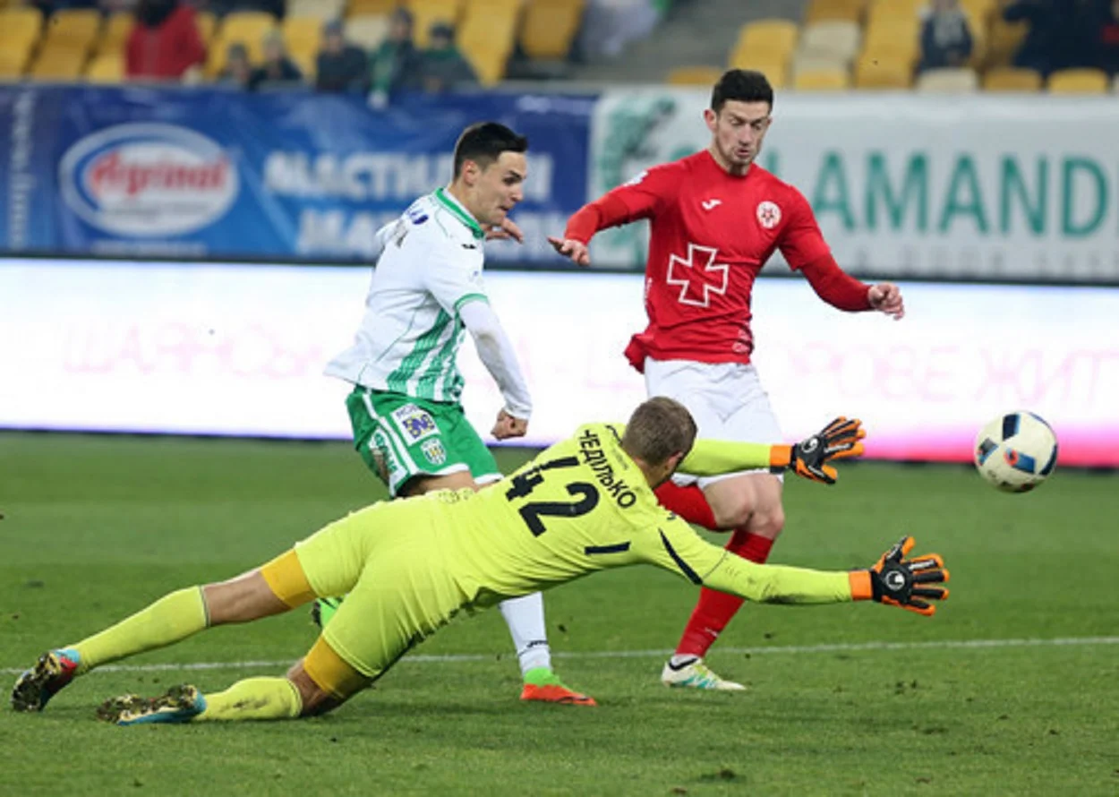 Карпаты разошлись миром с Волынью в первом матче плей-офф УПЛ