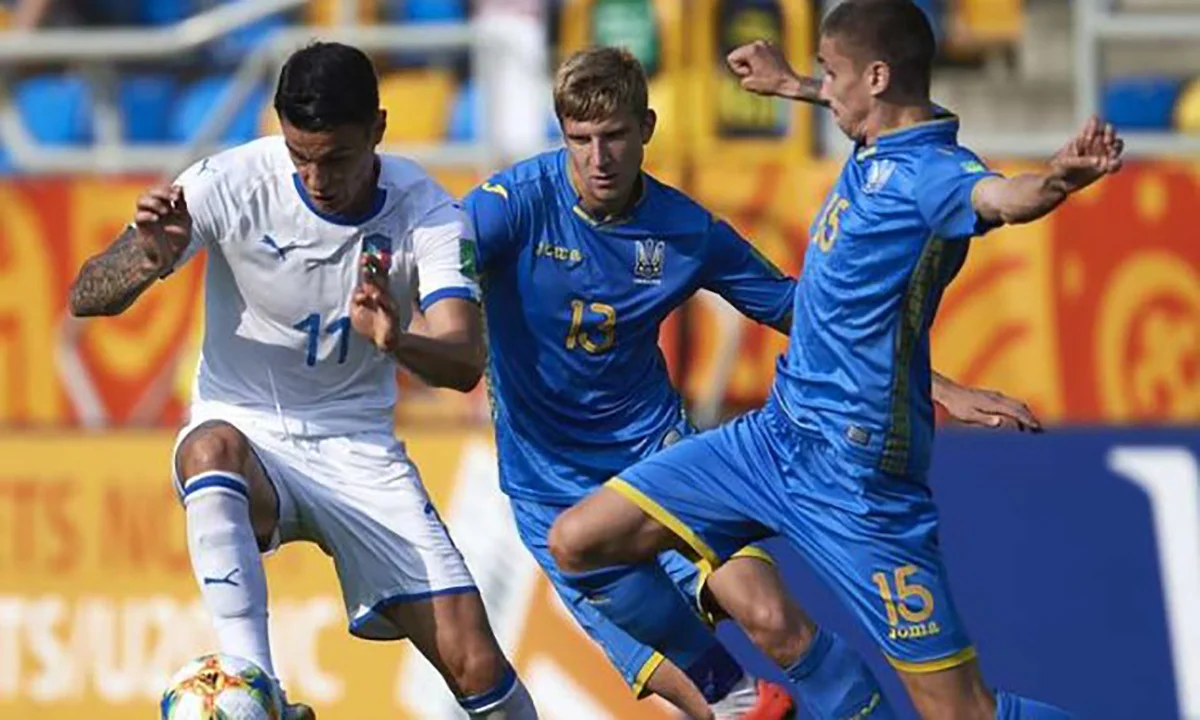 Кирилл Дрышлюк (справа) / ФИФА