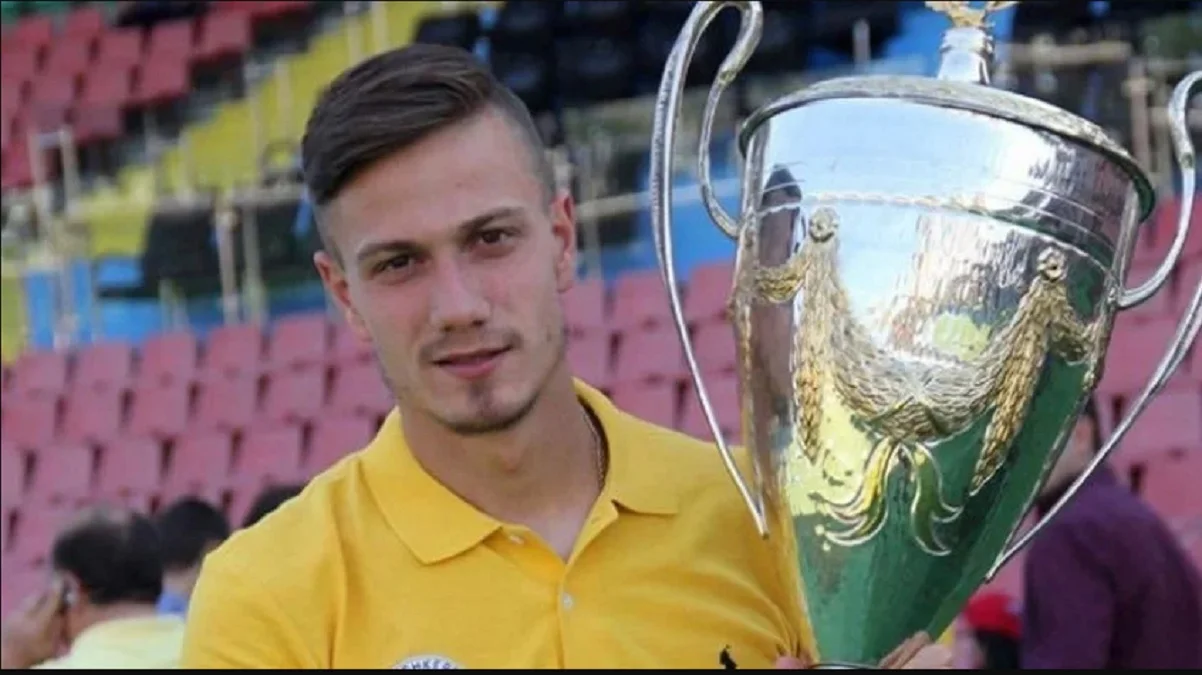 Урош Ненадовіч / Соцмережі