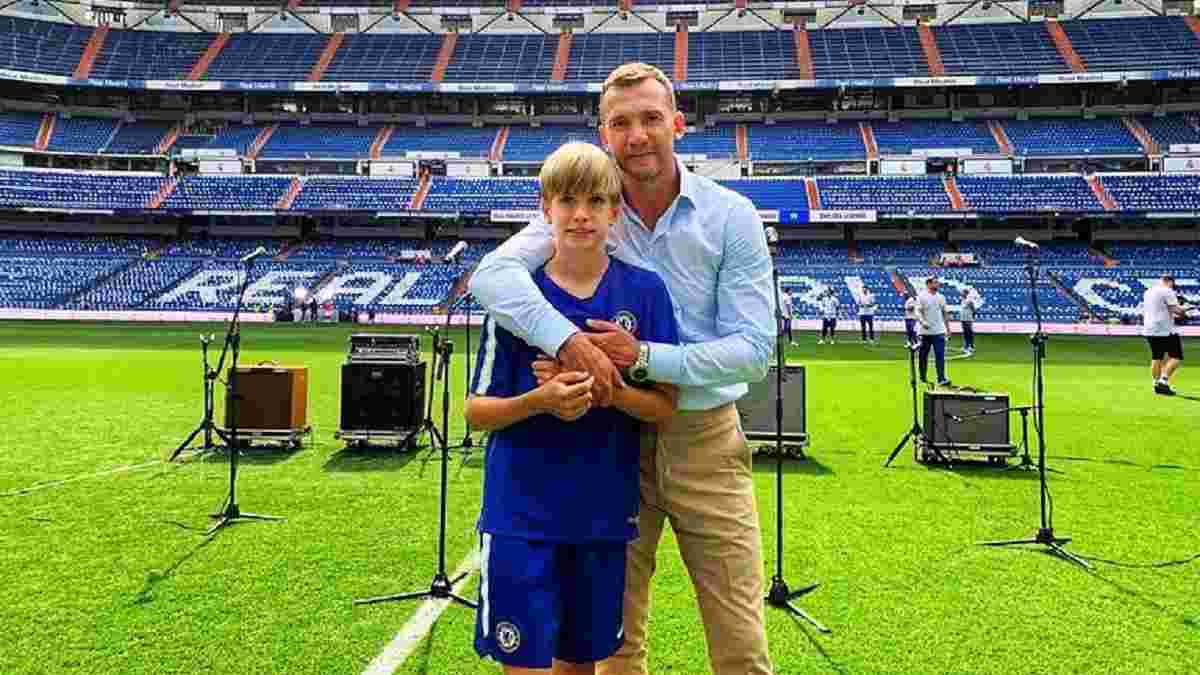 Перес тепло обнял Шевченко и его сына перед матчем легенд Реал – Челси