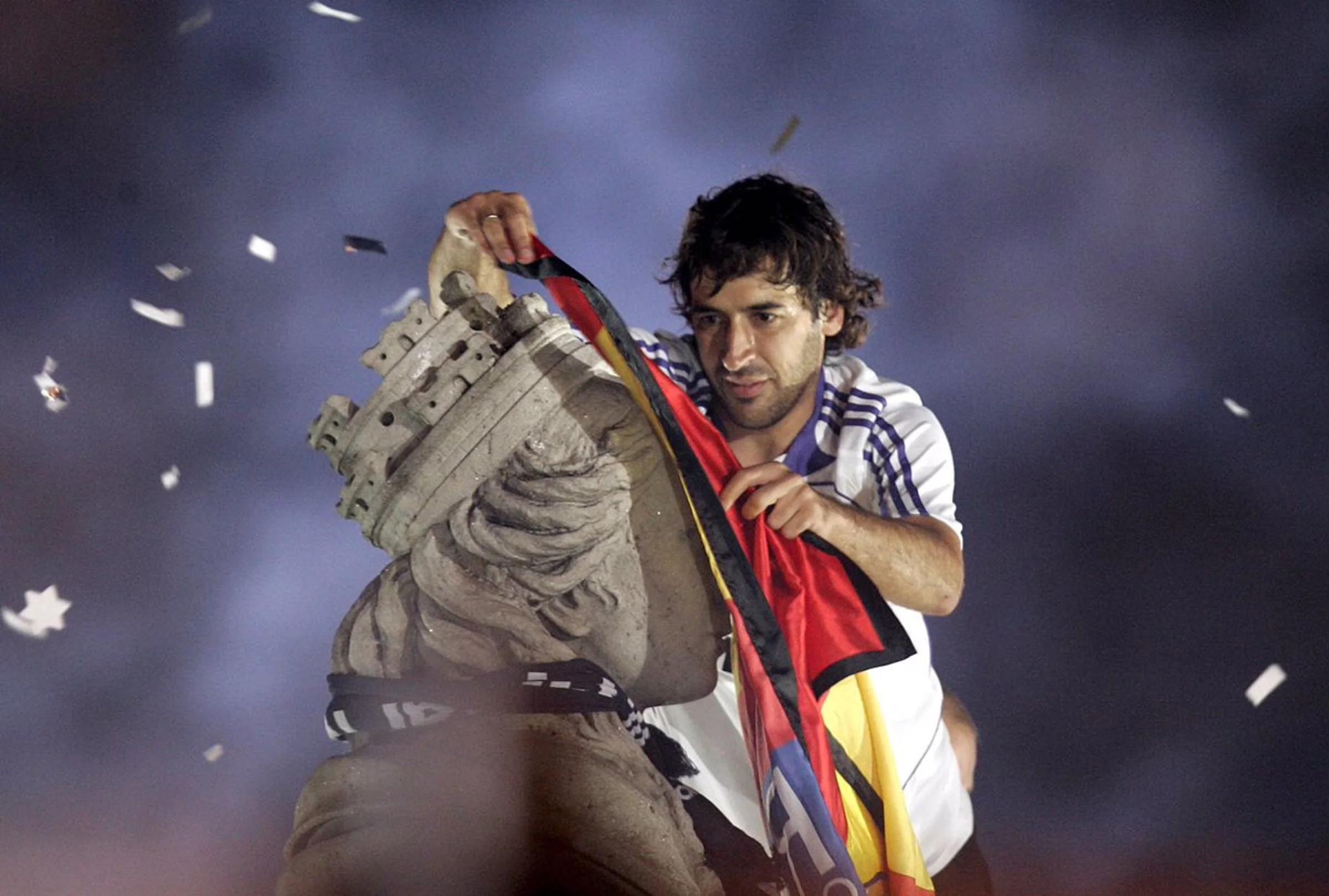 Рауль святкує титул рідного Реала на площі Сібелес