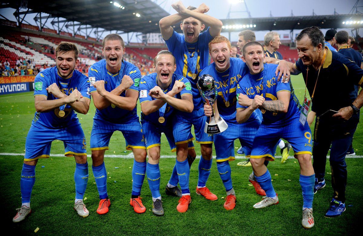 Юхим Конопля (третій праворуч) – чемпіон світу-2019 U-20, який представляв Шахтар
