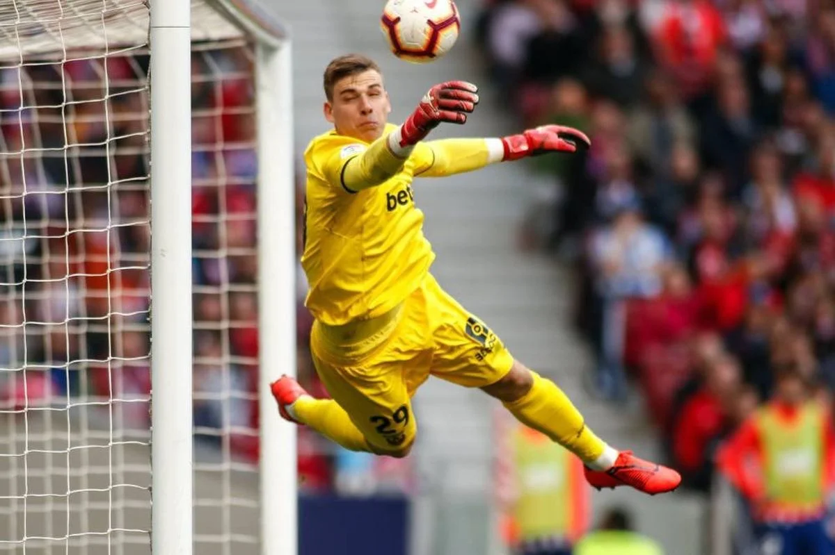 Андрей Лунин сменит Реал на Бетис?